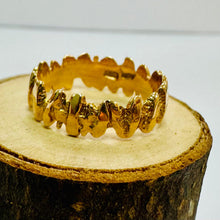 Load image into Gallery viewer, Preloved 14ct Yellow Gold Bark Effect Ring
