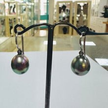 Load image into Gallery viewer, Preloved 18ct White Gold Tahitian Pearl Drops
