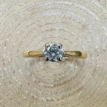 Load image into Gallery viewer, Preloved 18ct Gold 0.25ct Solitare Diamond Ring
