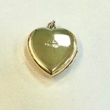 Load image into Gallery viewer, Preloved 9ct Yellow Gold Engraved Heart Locket
