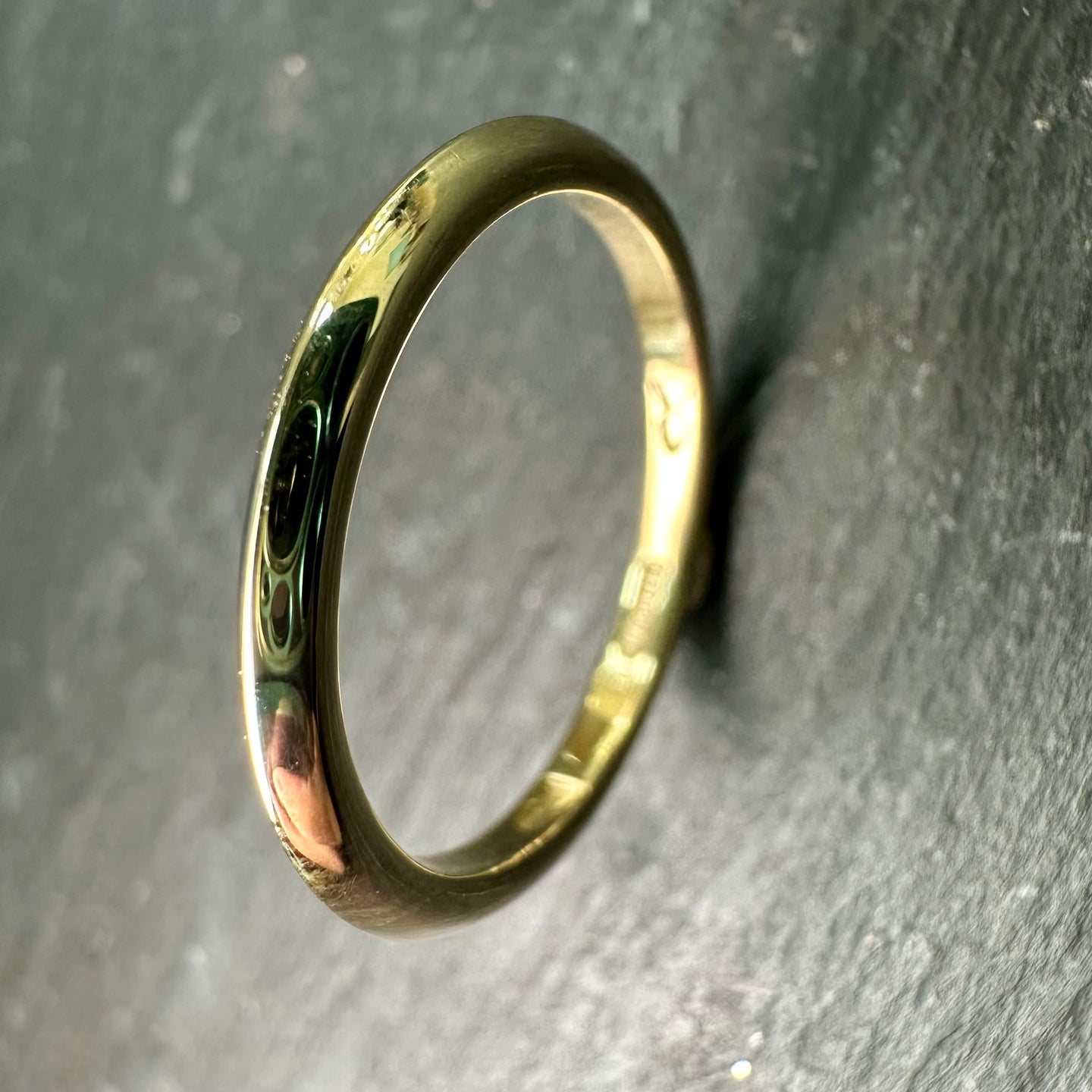 9ct Plain Knife Edge Wedding Band