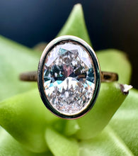 Load image into Gallery viewer, Preloved 9ct 1ct Oval Lab Grown Diamond Ring
