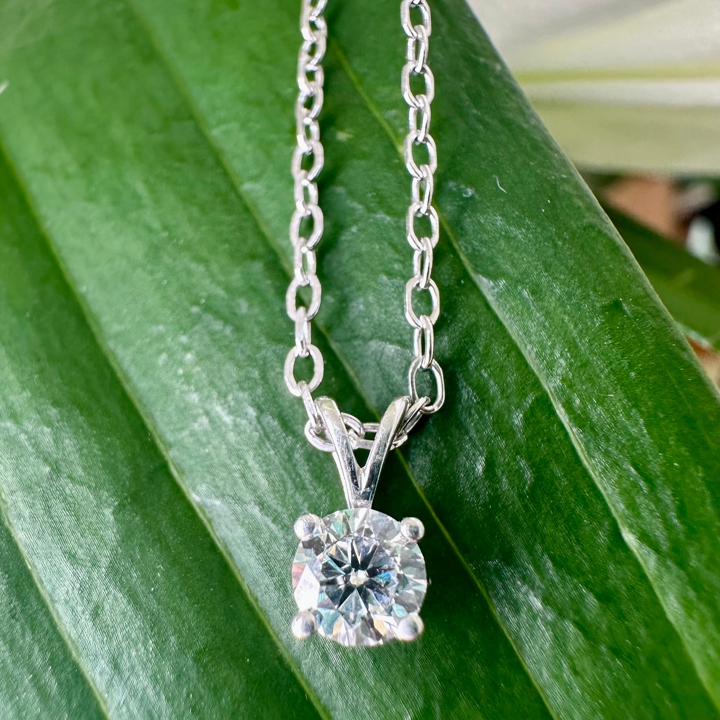 Preloved 9ct White Gold 0.33ct Diamond Pendant
