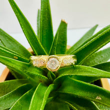 Load image into Gallery viewer, Preloved 18ct Yellow Gold Diamond Ring
