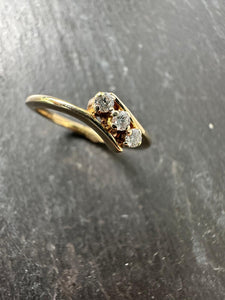 Preloved 18ct Yellow Gold 3 Stone Diamond Cross Over Ring