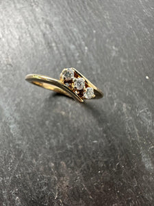 Preloved 18ct Yellow Gold 3 Stone Diamond Cross Over Ring