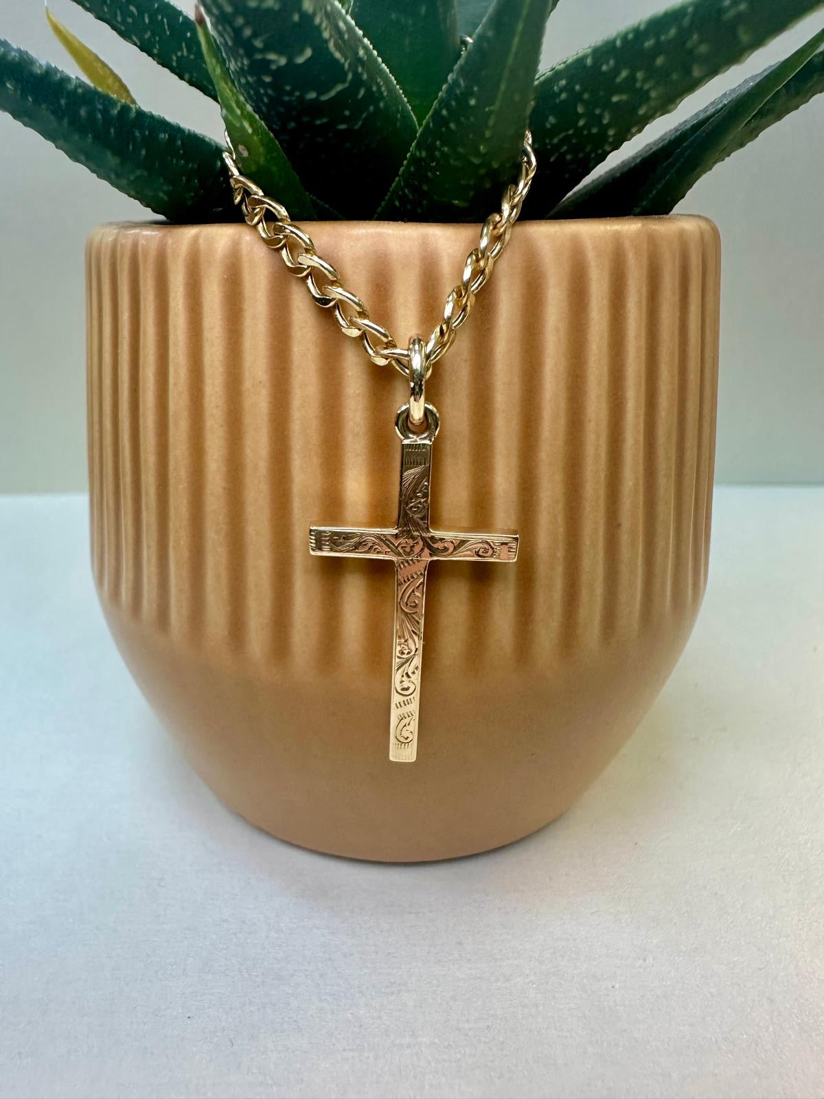 Preloved 9ct Gold Cross & Curb Chain