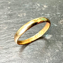 Load image into Gallery viewer, Preloved 22ct Yellow Gold Wedding Band
