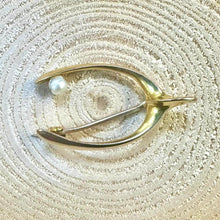 Load image into Gallery viewer, Preloved 15ct Wishbone Pearl Brooch
