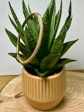 Load image into Gallery viewer, Preloved 9ct Yellow Gold Hinged Patterned Bangle
