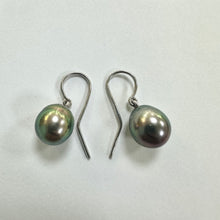 Load image into Gallery viewer, Preloved 18ct White Gold Tahitian Pearl Drops
