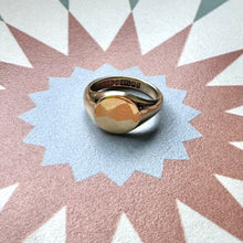 Load image into Gallery viewer, Preloved 9ct Round Signet Ring
