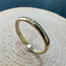 Load image into Gallery viewer, Pre-Loved 18ct Bamboo Ring
