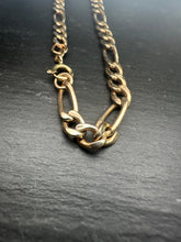 Load image into Gallery viewer, Preloved 9ct Yellow Gold Figaro Bracelet 7.5&quot;
