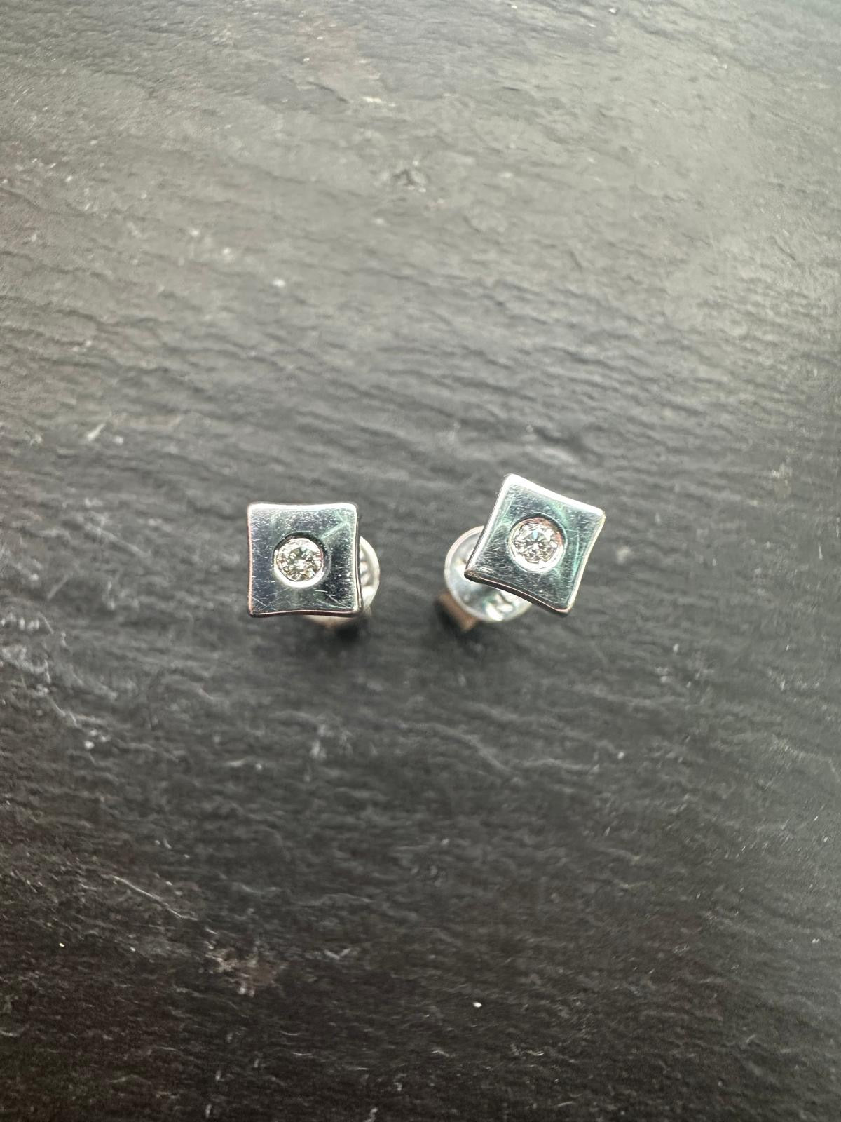 Preloved 18ct White Gold Diamond Studs