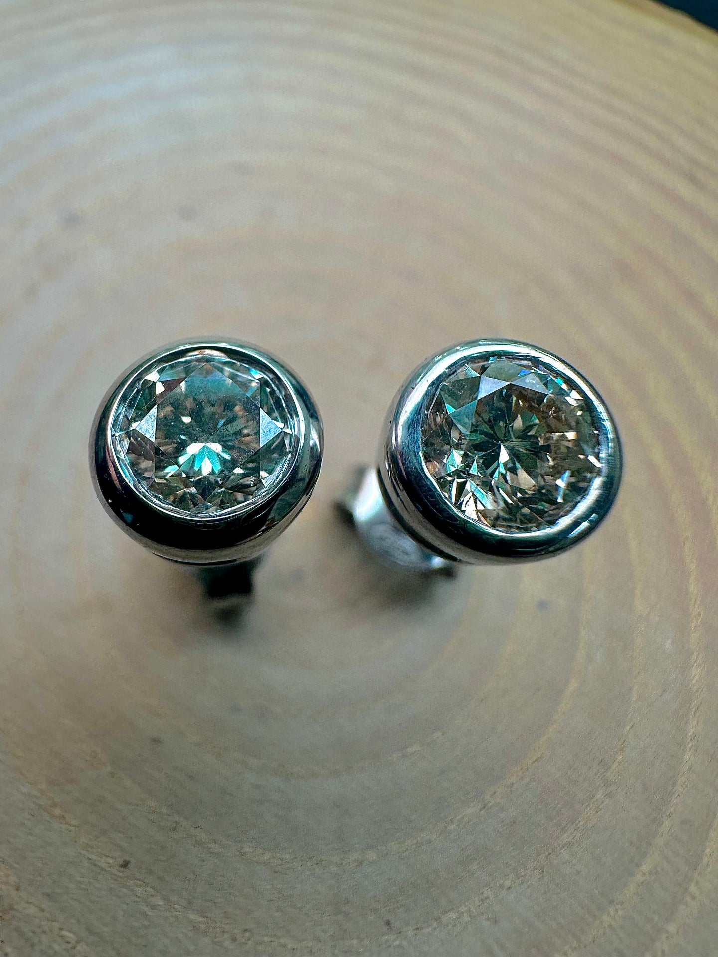 18ct White Gold and 0.75ct Preloved Diamond earrings