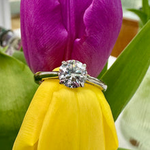 Load image into Gallery viewer, 9ct Yellow Gold 1.1ct Lab Grown Solitare Diamond Ring

