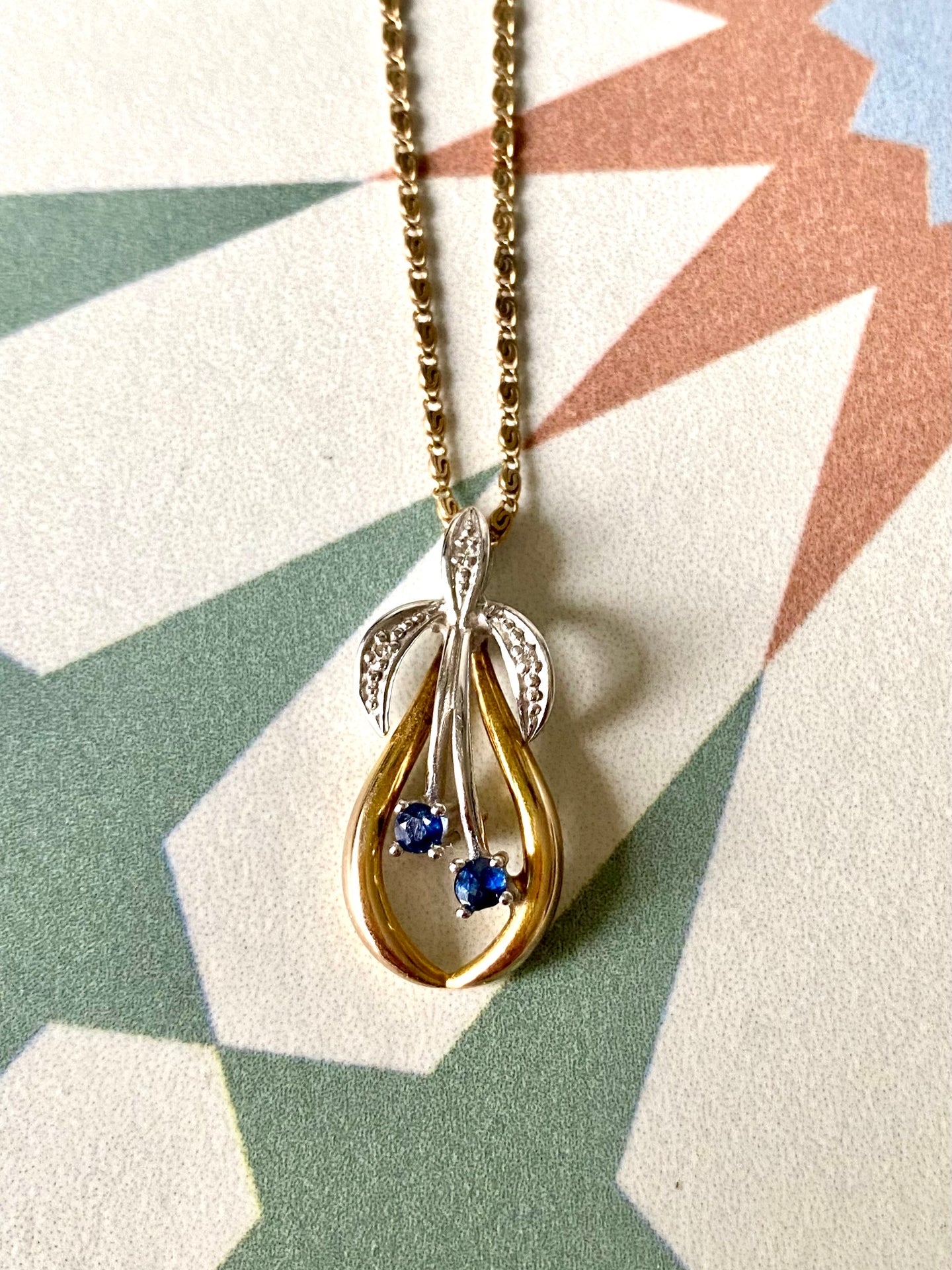 Preloved 9ct 2 Colour Sapphire & Diamond Fleur De Lis Pendant & Chain