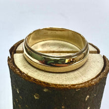 Load image into Gallery viewer, Preloved 18ct Yellow 5.5mm D Shaped Wedding Ring
