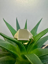 Load image into Gallery viewer, Preloved 9ct Yellow Gold Square Faced Signet Ring
