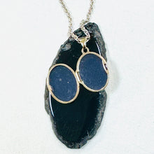 Load image into Gallery viewer, Preloved 9ct Yellow Gold Oval Locket
