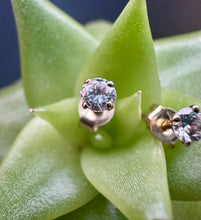 Load image into Gallery viewer, Preloved 9ct Diamond Claw Studs
