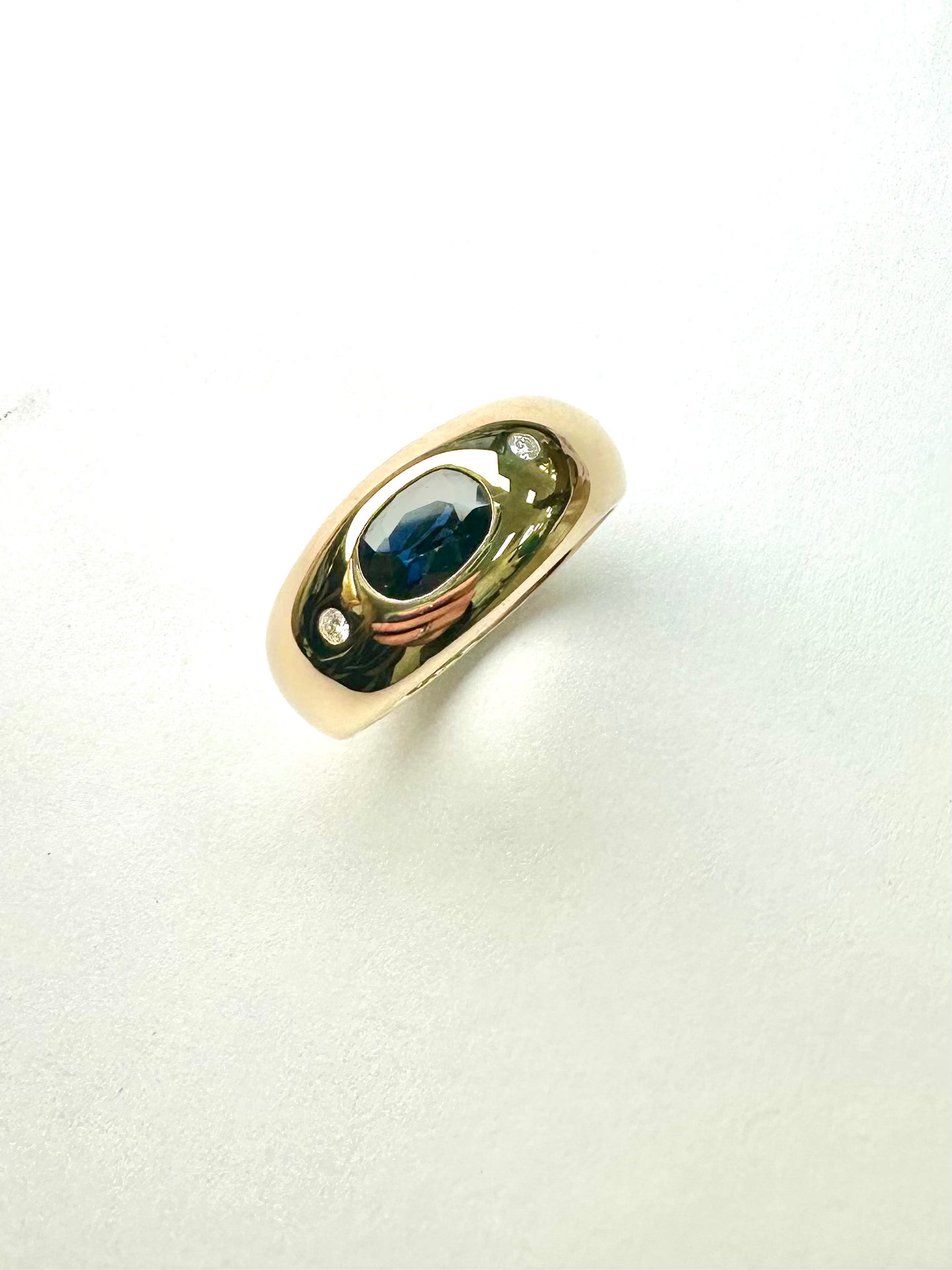 Pre-loved 18ct Yellow Gold Sapphire & Diamond Signet Ring