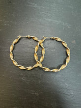 Load image into Gallery viewer, Preloved 9ct Yellow Gold Twisted Hoops
