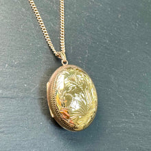 Load image into Gallery viewer, Preloved 9ct Yellow Gold Egg Shaped Engraved Locket
