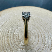 Load image into Gallery viewer, Preloved 18ct Gold 0.25ct Solitare Diamond Ring
