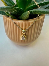 Load image into Gallery viewer, Preloved 18ct Gold Princess cut Diamond Pendant &amp; Hayseed Chain
