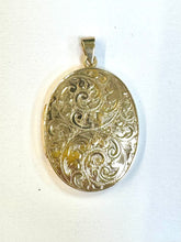 Load image into Gallery viewer, Preloved 9ct Yellow Gold Handmade Engraved Locket
