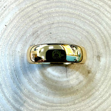 Load image into Gallery viewer, Pre-loved 18ct Yellow Gold D Section Wedding Ring
