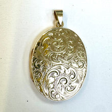Load image into Gallery viewer, Preloved 9ct Yellow Gold Handmade Engraved Locket
