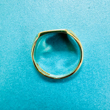 Load image into Gallery viewer, Preloved 9ct Yellow Gold Signet Ring With Diamond
