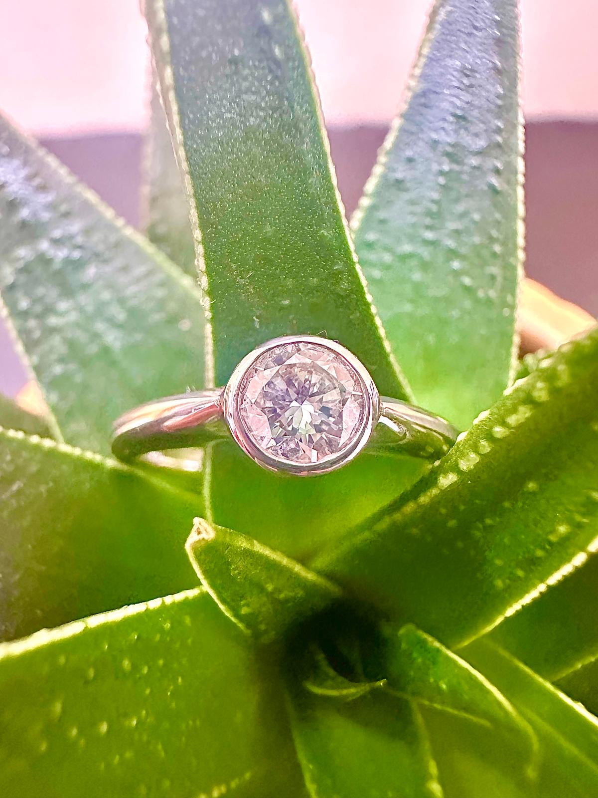 Preloved 18ct White Gold 0.50ct Rubover Diamond Ring