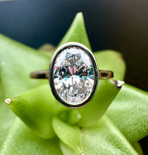 Load image into Gallery viewer, Preloved 9ct 1ct Oval Lab Grown Diamond Ring
