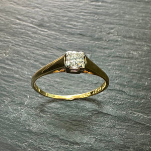 Preloved 18ct & Platinum 0.25ct Diamond Ring