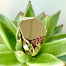 Load image into Gallery viewer, Pre-loved 9ct Yellow Gold Signet Ring with Engraved Shoulders
