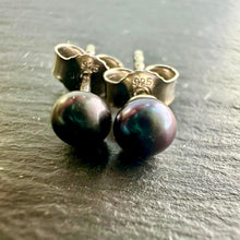 Load image into Gallery viewer, Sterling Silver Black Freshwater Pearl Studs 4-5mm
