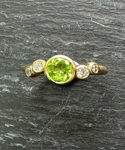 9ct Yellow Gold Peridot & Diamond Staggered Ring