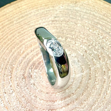 Load image into Gallery viewer, Pre-loved Platinum Diamond Wavy Engagement Ring
