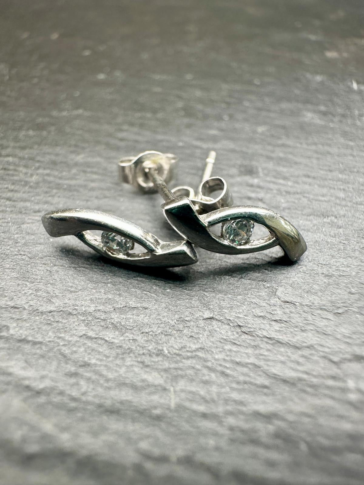 Preloved 9ct White Gold Diamond Studs