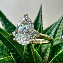 Load image into Gallery viewer, 9ct Gold Pear Shaped Lab Grown Diamond Ring 2.01ct

