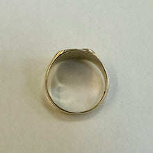 Load image into Gallery viewer, Preloved 9ct Gold Cushion Shaped Signet Ring
