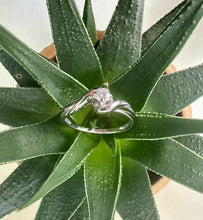 Load image into Gallery viewer, Preloved 9ct White Gold Diamond Twist Ring
