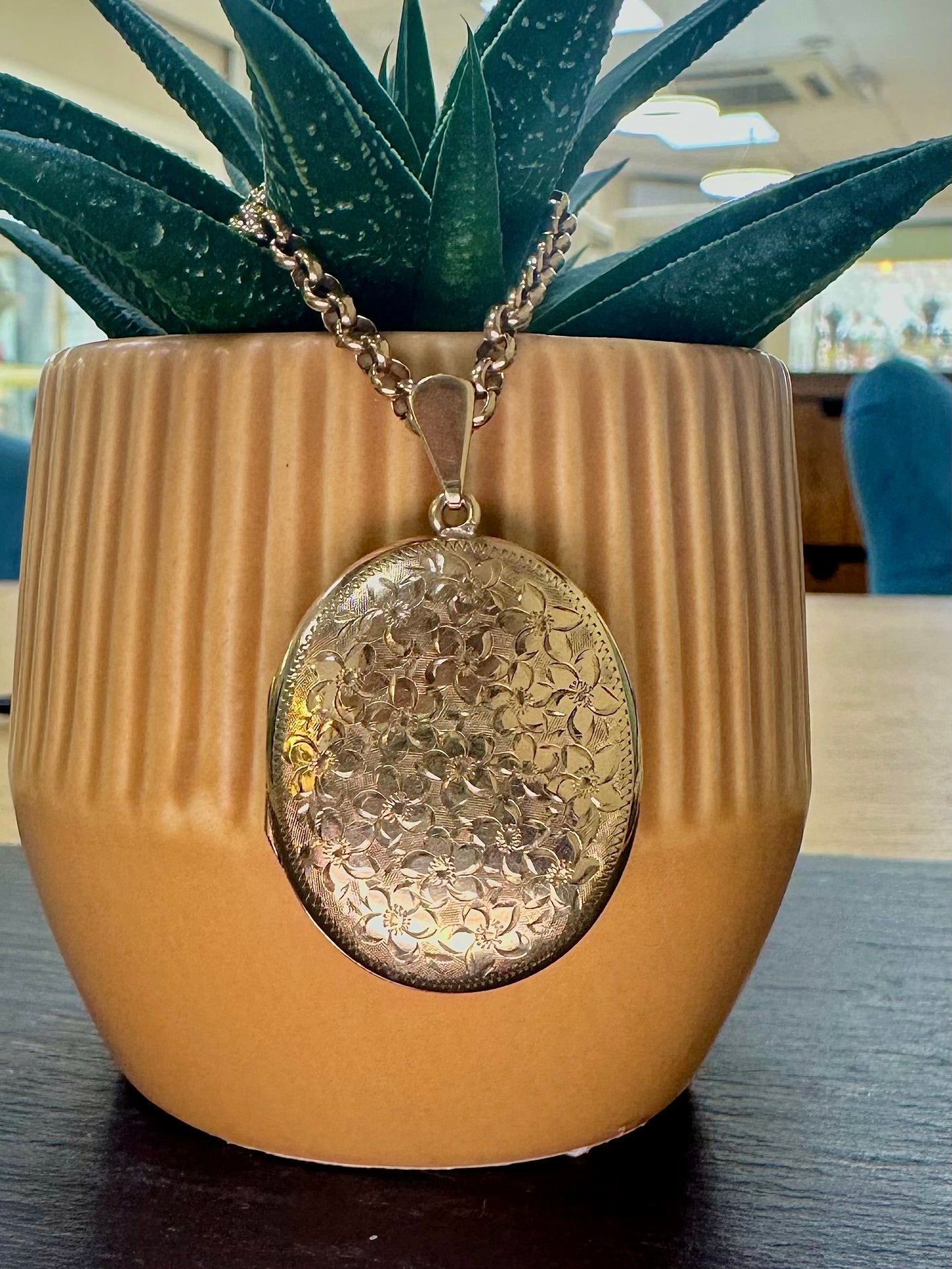 Preloved 9ct Yellow Gold Engraved Locket and Belcher Chain