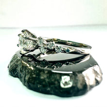 Load image into Gallery viewer, Platinum 1.33ct Diamond Engagement Ring
