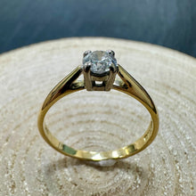 Load image into Gallery viewer, Preloved 18ct Gold 0.25ct Solitare Diamond Ring
