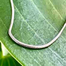 Load image into Gallery viewer, Preloved 14ct White Gold Snake Chain
